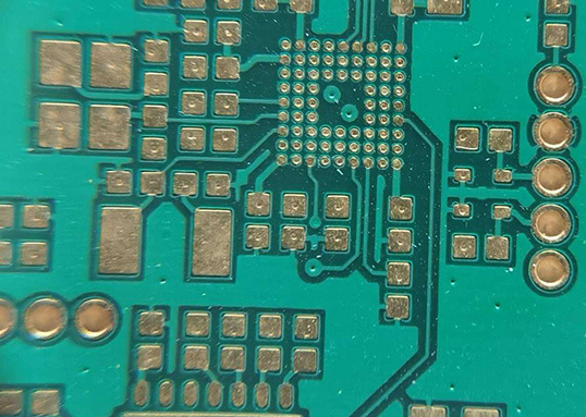 自动插件机和PCB盘中孔工艺