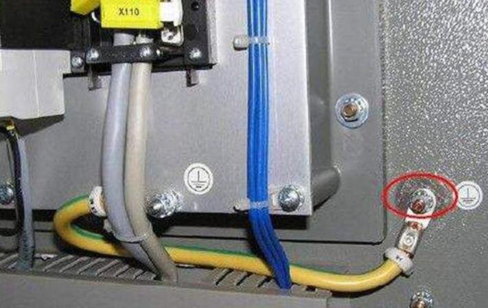 为什么所有的电路板插件机都要装接地线呢？